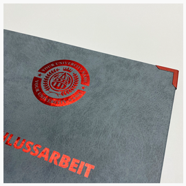 Abschlussarbeiten im Hardcover Kunstleder Graue Kunstledermappe mit Coverdruck in Rot